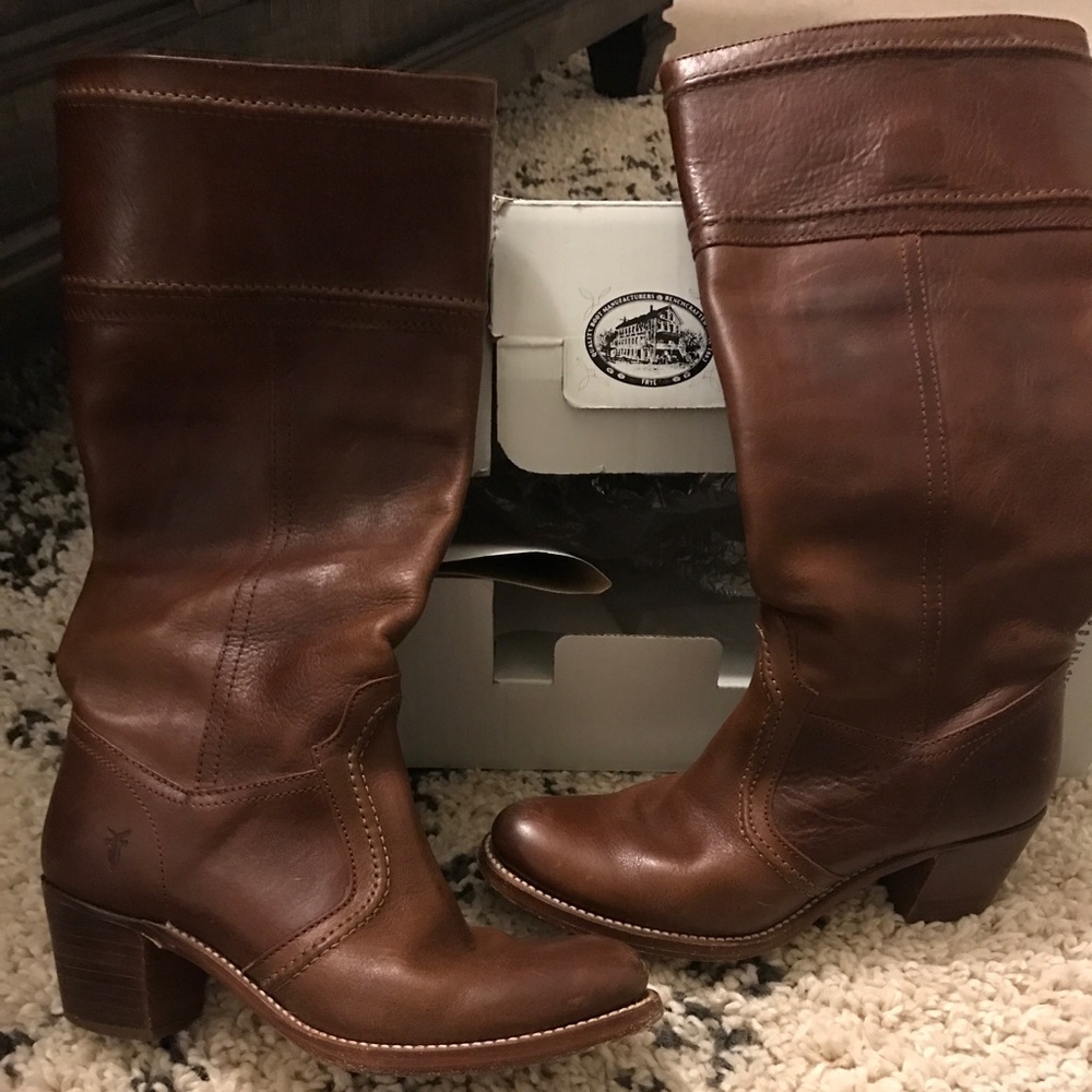 Frye Jane redwood boots